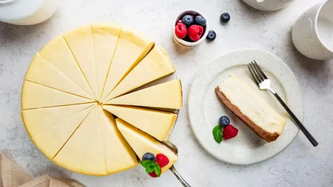 Cake at Aurora Seafood & Grill Buffet, Buffet Restaurant in Windsor Mill